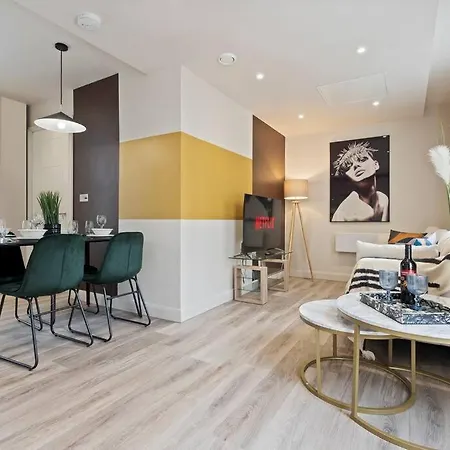 Bright & Spacious Flat In Leeds! *