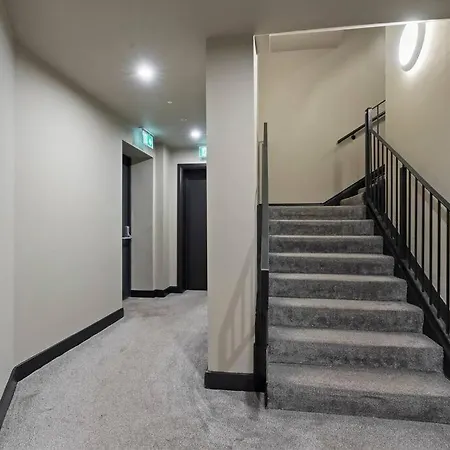 Bright & Spacious Flat In Leeds! * ليدز