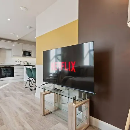 Bright & Spacious Flat In Leeds! * ليدز