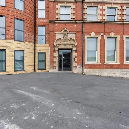 Bright & Spacious Flat In Leeds! * ليدز