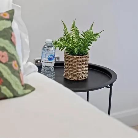 شقة Bright & Spacious Flat In Leeds! ليدز