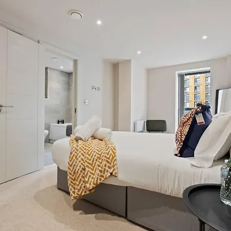 Bright & Spacious Flat In Leeds! *