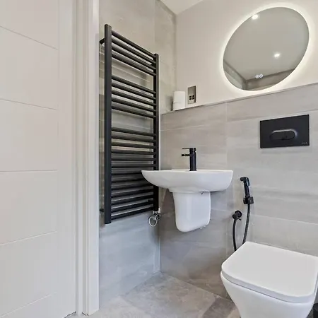 Bright & Spacious Flat In Leeds! شقة